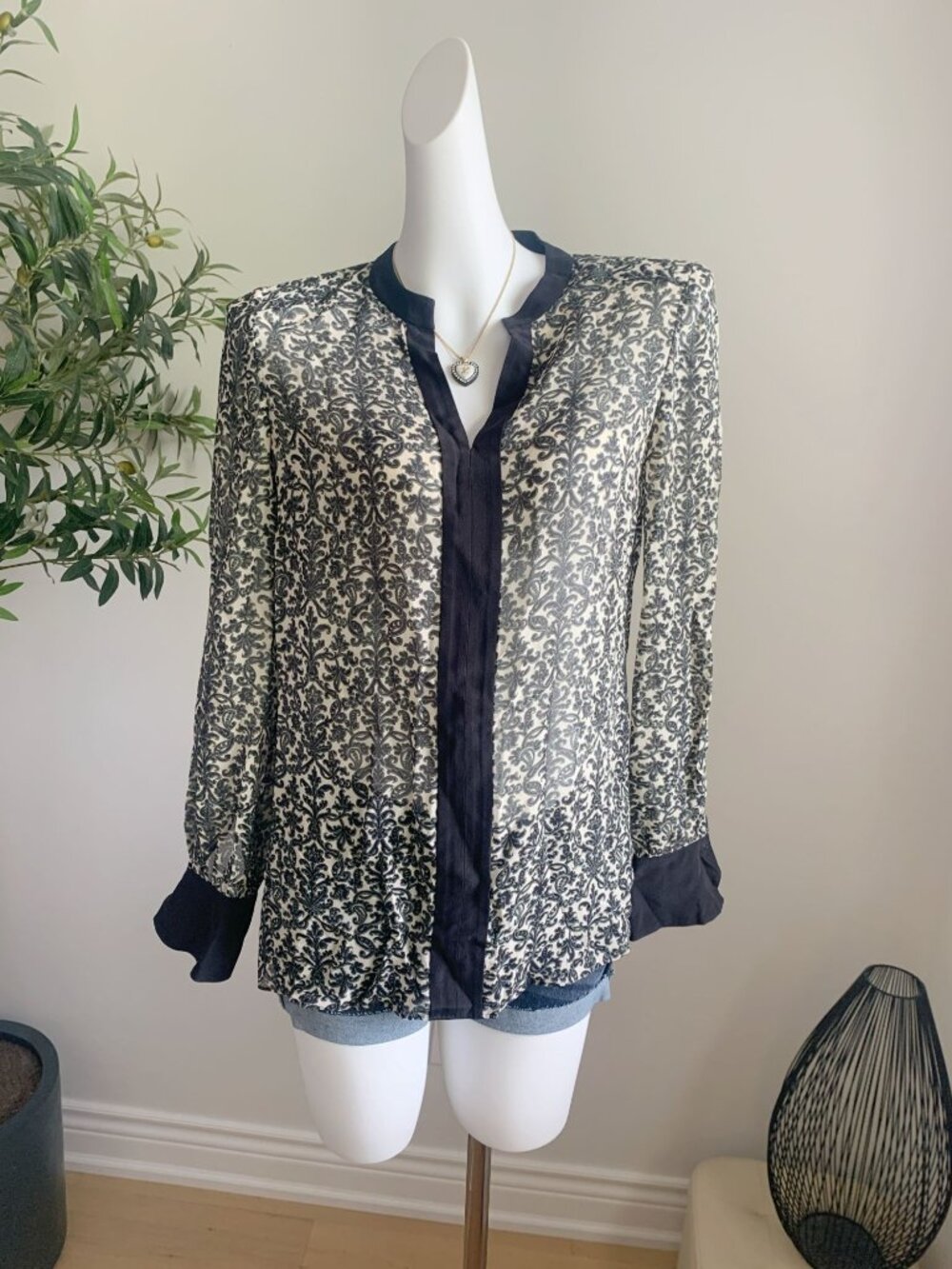 Tory Burch Silk Black White Floral Print Blouse Size 6